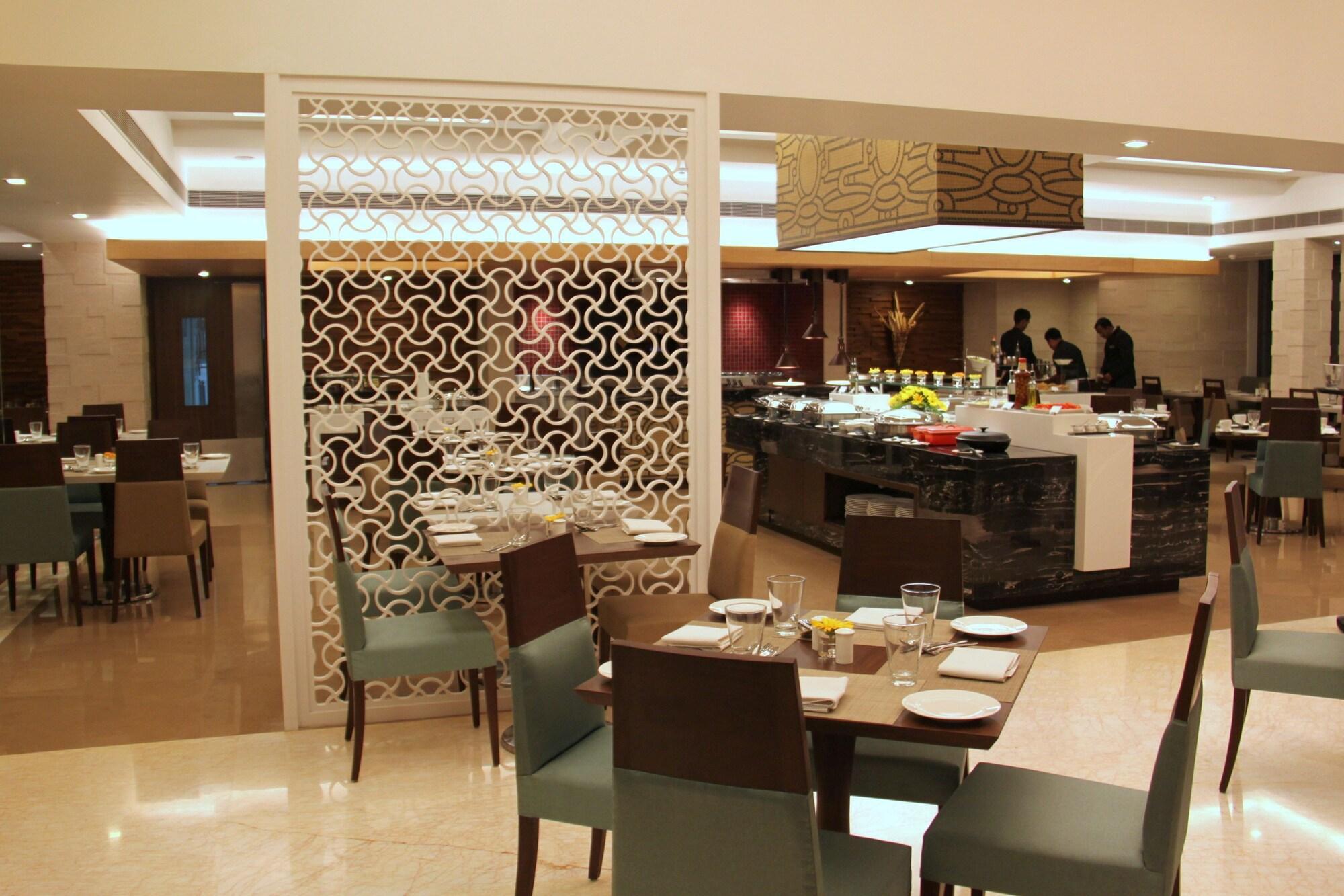Radisson Hotel Waranasi Zewnętrze zdjęcie