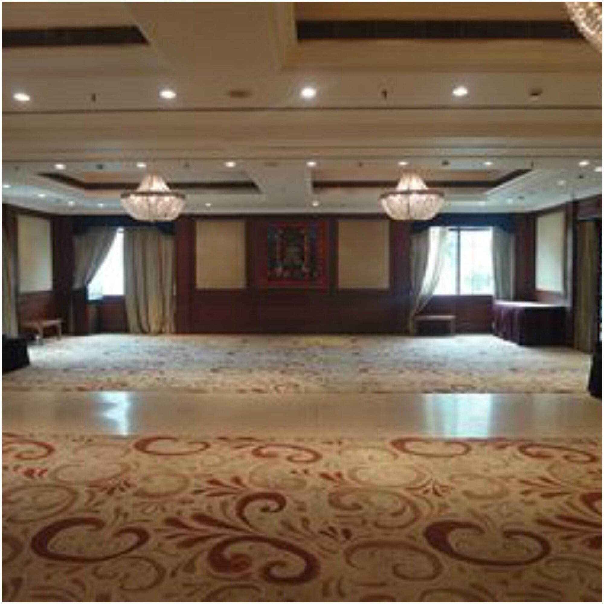 Radisson Hotel Waranasi Zewnętrze zdjęcie