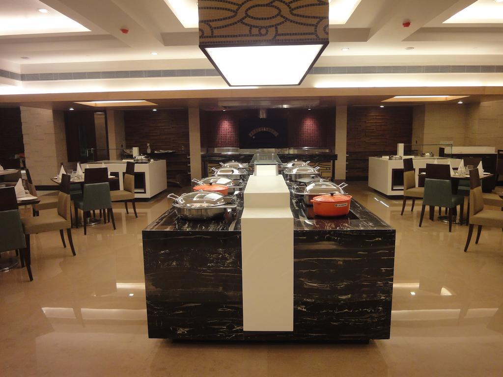 Radisson Hotel Waranasi Zewnętrze zdjęcie