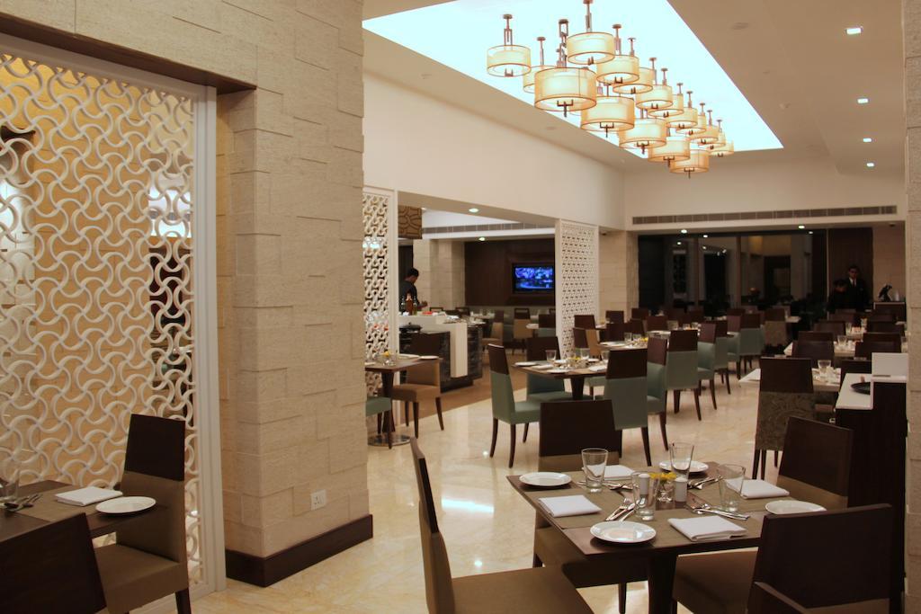 Radisson Hotel Waranasi Zewnętrze zdjęcie